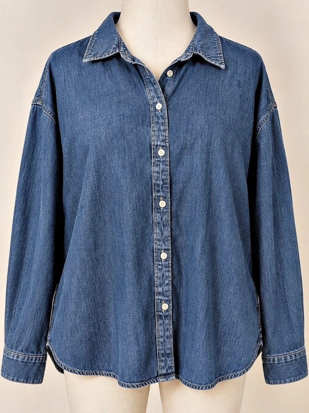 Universal Thread Women’s XL Denim Button Down Shirt 100% Cotton Relaxed Blue